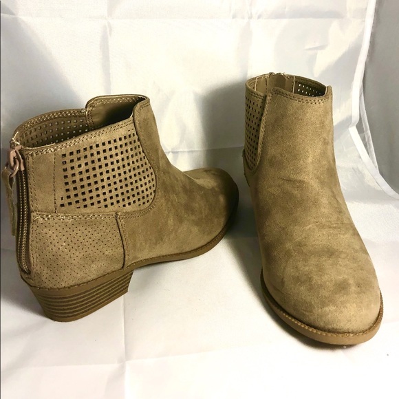 Justice Girls Taupe Ankle Boots Size 3 - Picture 3 of 5